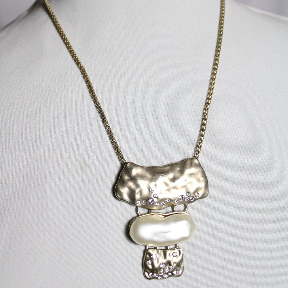 ⚡️BUY 3 for $55⚡️  Vintage 16 Inch Pendant Rhinestone and Faux Pearl Necklace